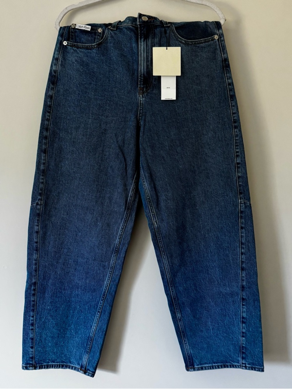 NWT Calvin Klein Barrel Fit Jeans 100% Cotton, Dark Wash – Size 28 / 6